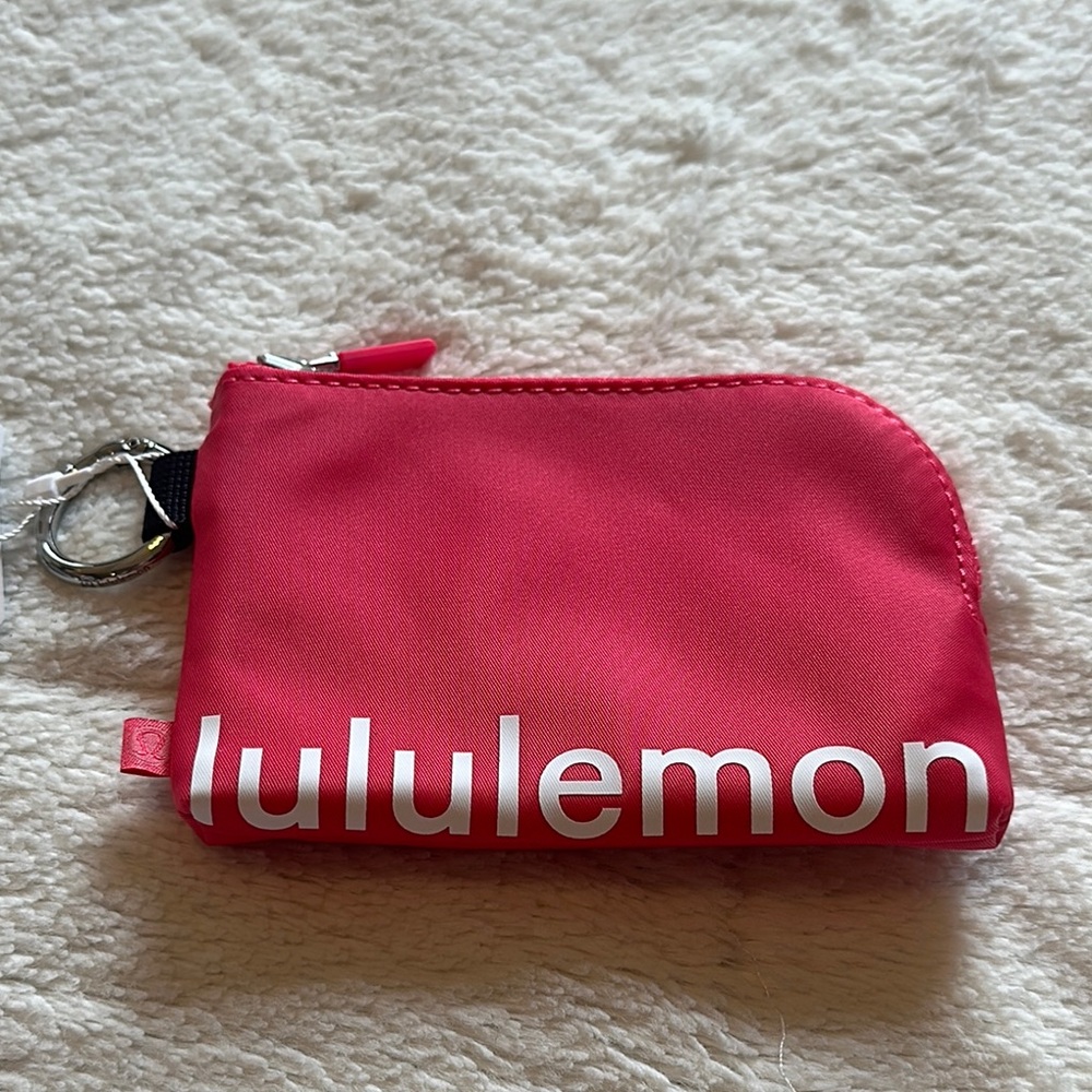 Lululemon | clippable card pouch | lipgloss/ white